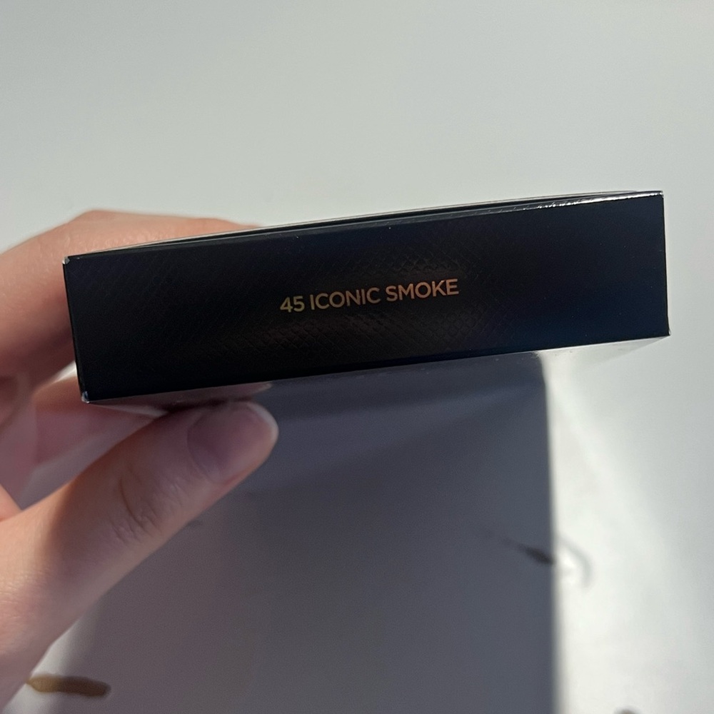 Tom Ford Eye Color Quad Crème in Shade Iconic Smoke - Picture 3 of 8